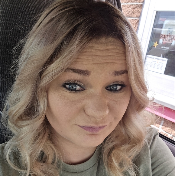 Meet your Posher, Cassidy - Picture 2 of 2